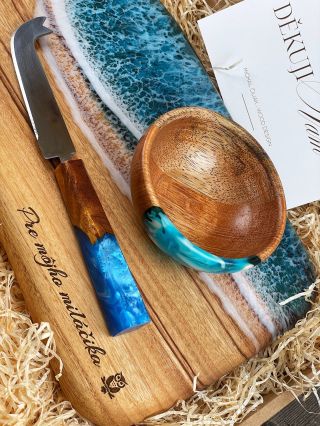 Jedes Stück wird handgefertigt – zusätzlich mit Ihrer persönlichen Gravuridee.🦉 Der Meereffekt entsteht aus Harz, das sich...